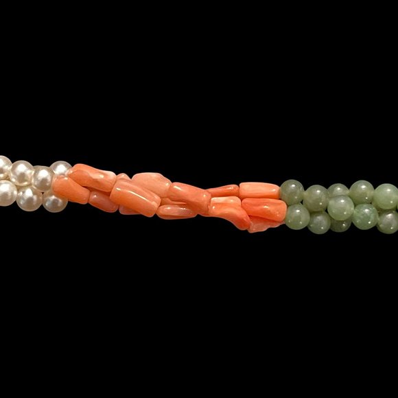 Vintage Coral, Jade & Pearl necklace and earrings - Picture 14 of 15